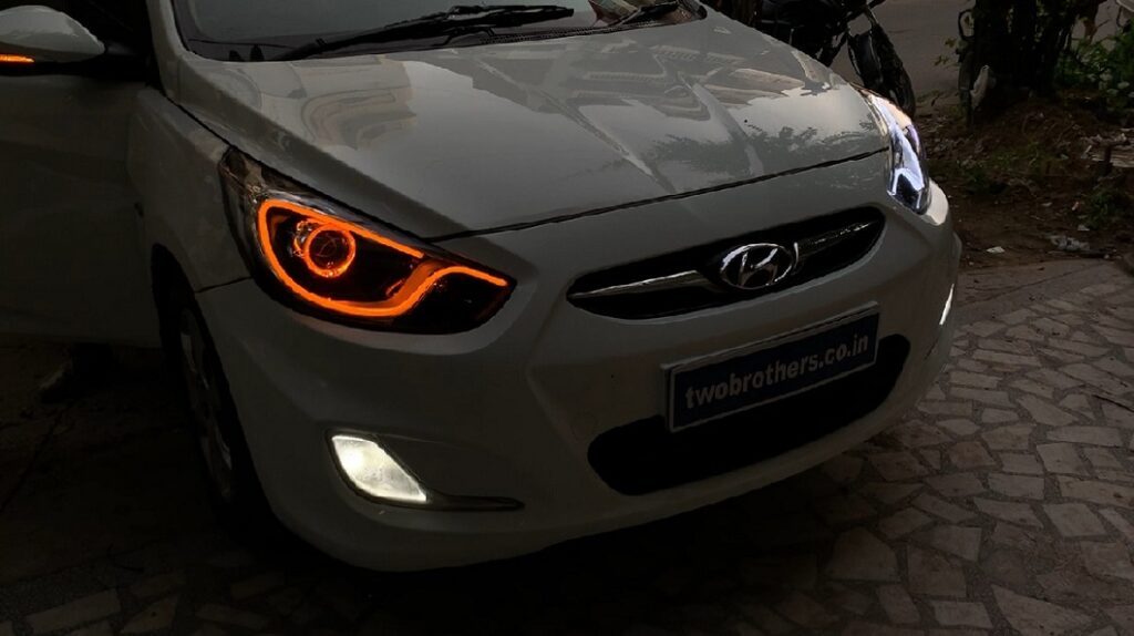 Verna Fluidic projector headlights with indicator angle eyes with drl